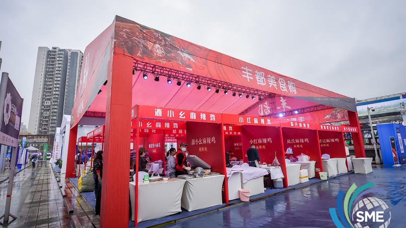 户外广告画面分辨率低，可能是由于以下几个原因造成的：